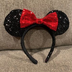 Minnie Mouse ears